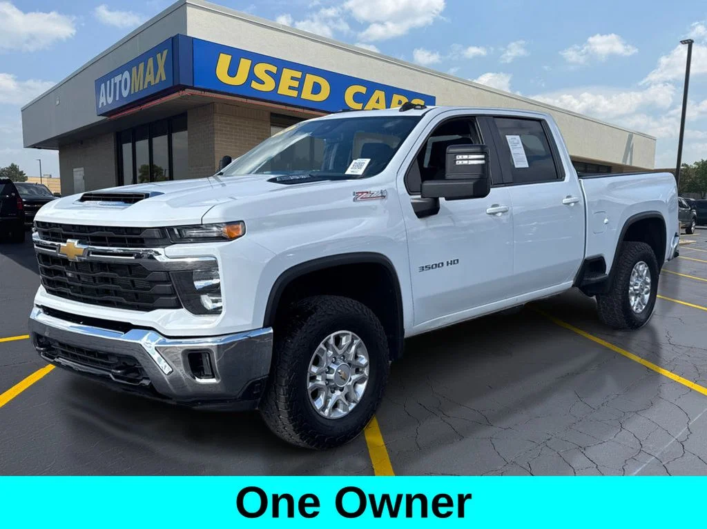 Used 2024 Summit White Chevrolet LT image 1