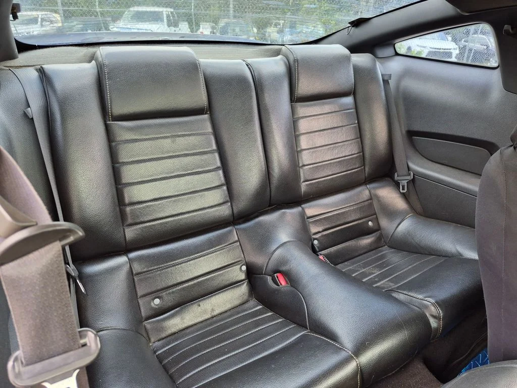 Used 2010  Ford GT Premium image 25