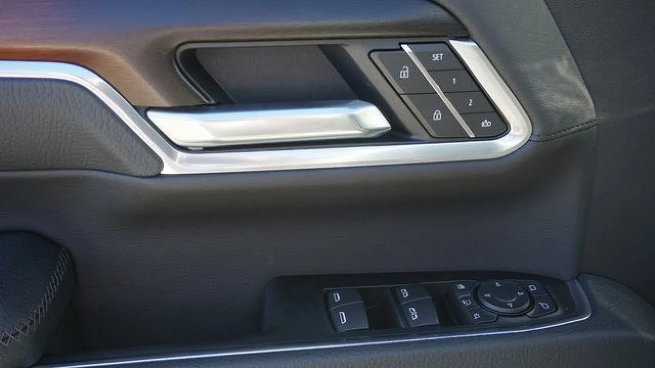 2026 GMC Sierra 3500HD Denali - Photo 14