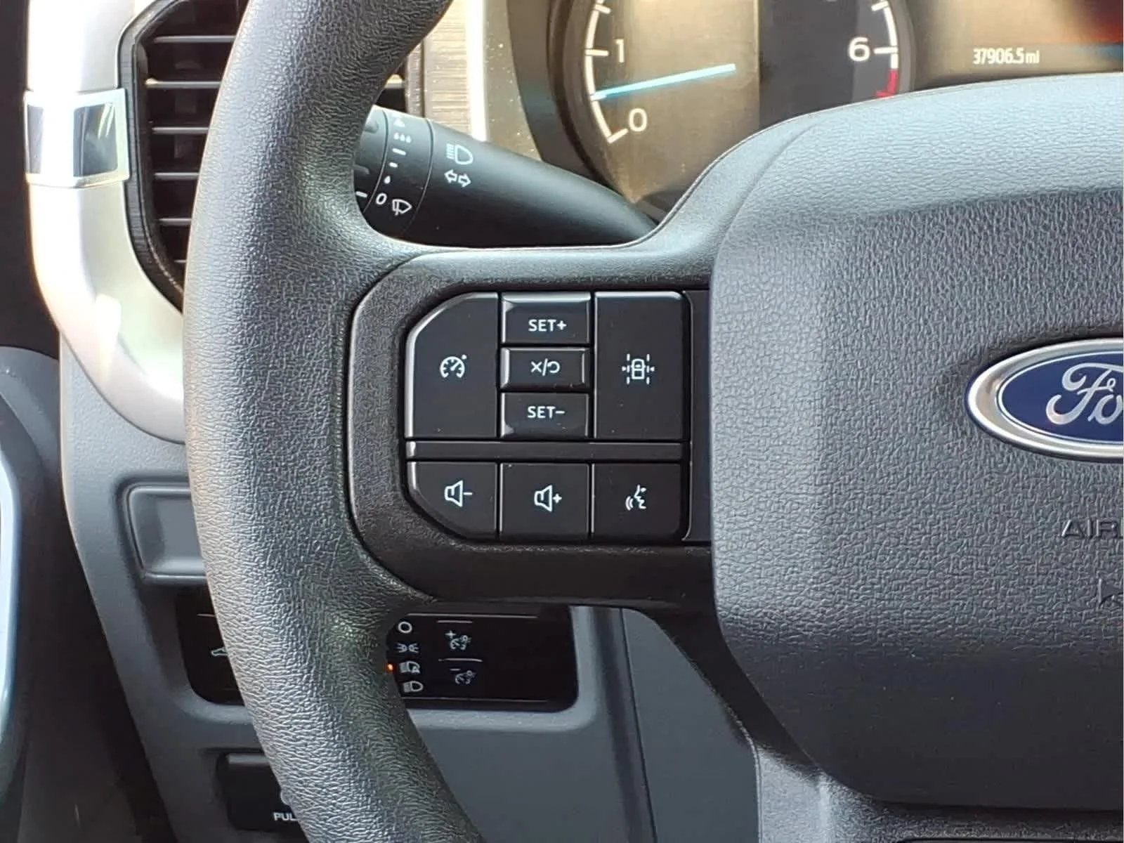 Used 2023 Oxford White Ford XLT image 21