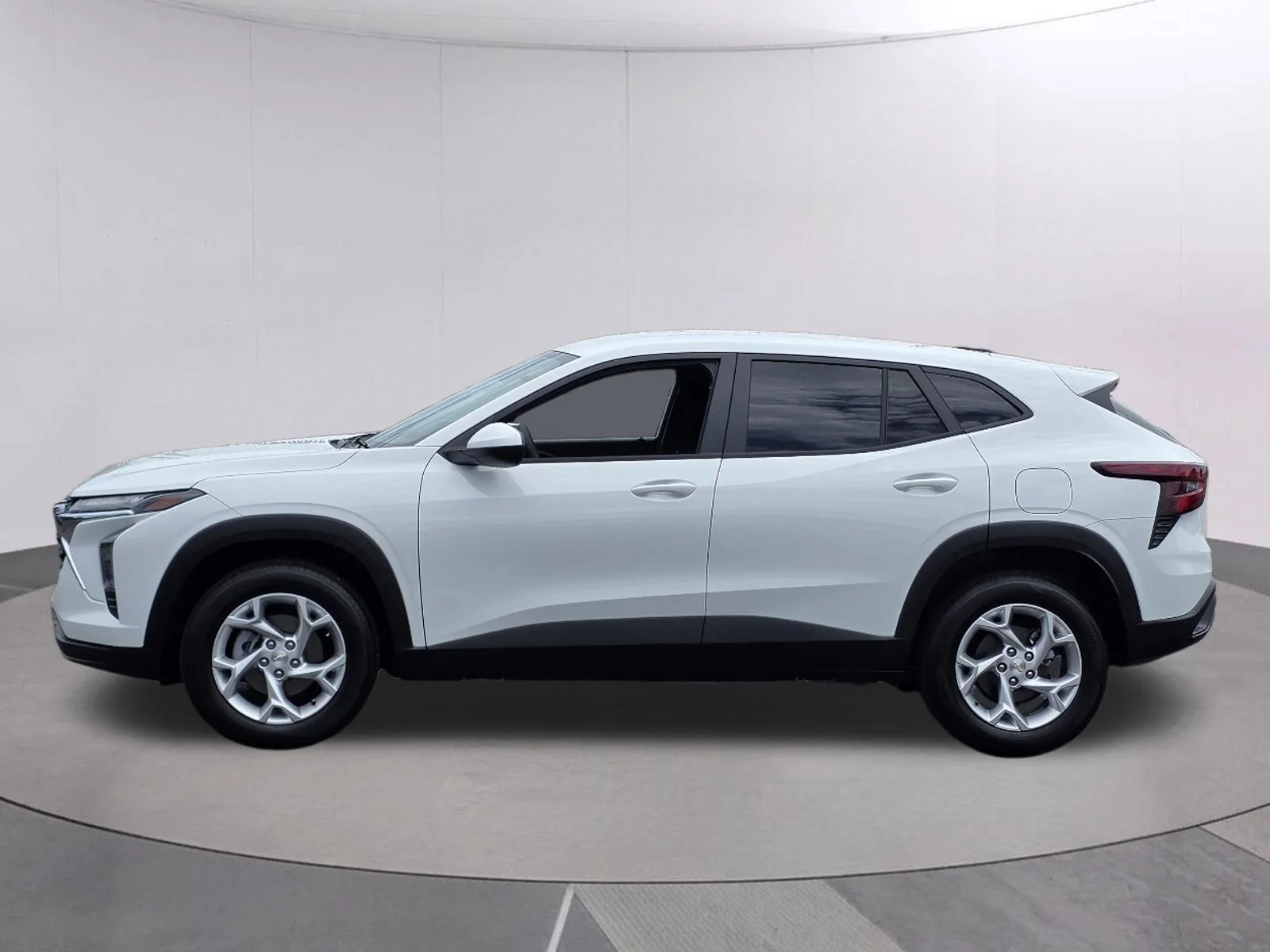 Used 2026 Summit White Chevrolet LS image 4