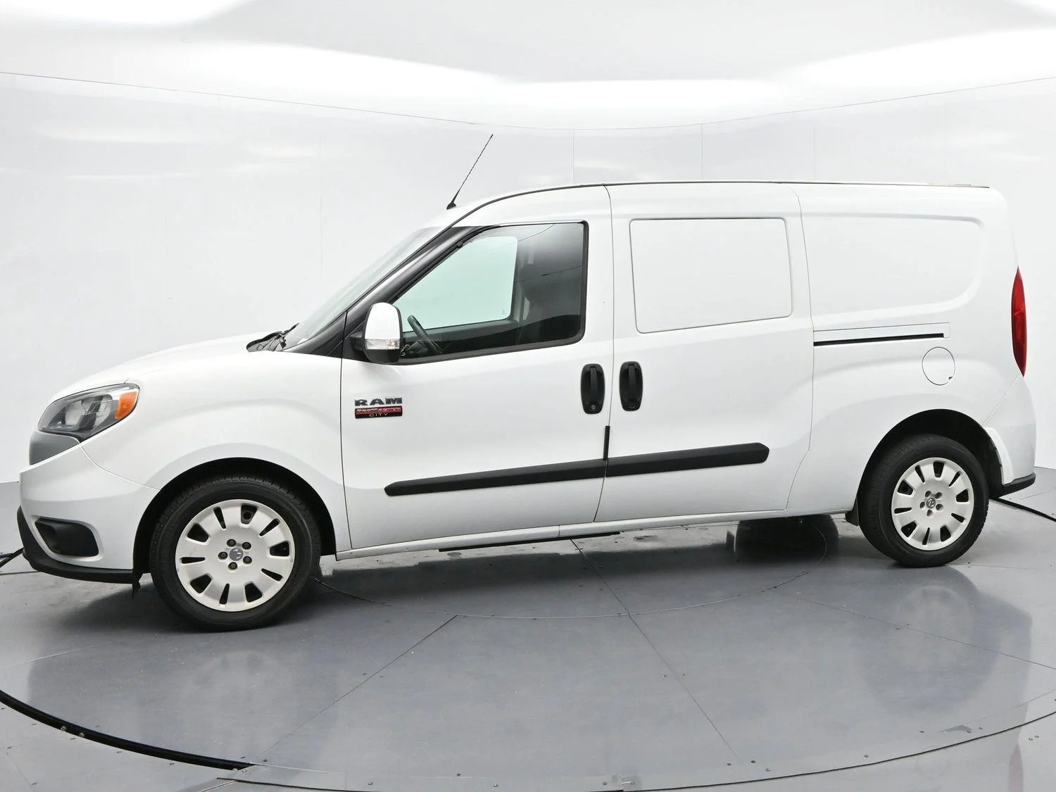 Used 2018 Bright White Ram Tradesman SLT image 4