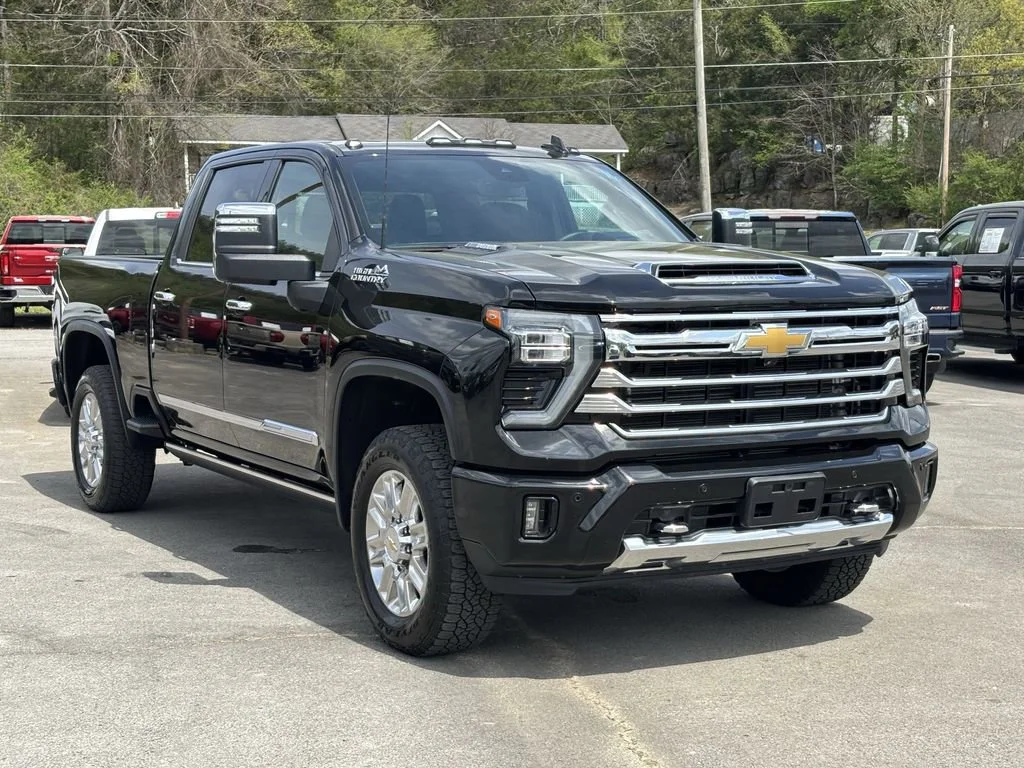 Used 2024 Black Chevrolet High Country image 4