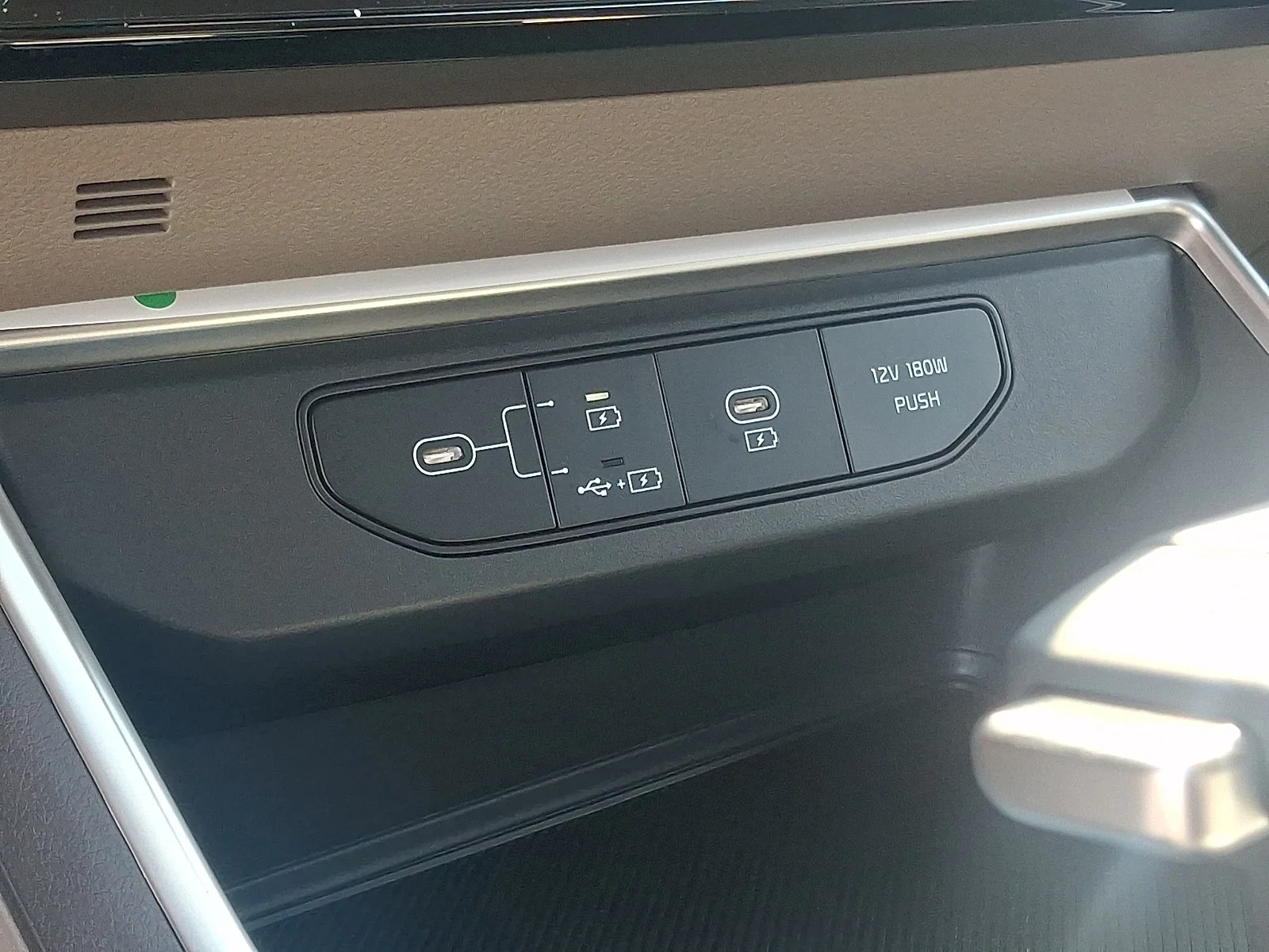 New 2027 White Kia LXS image 21