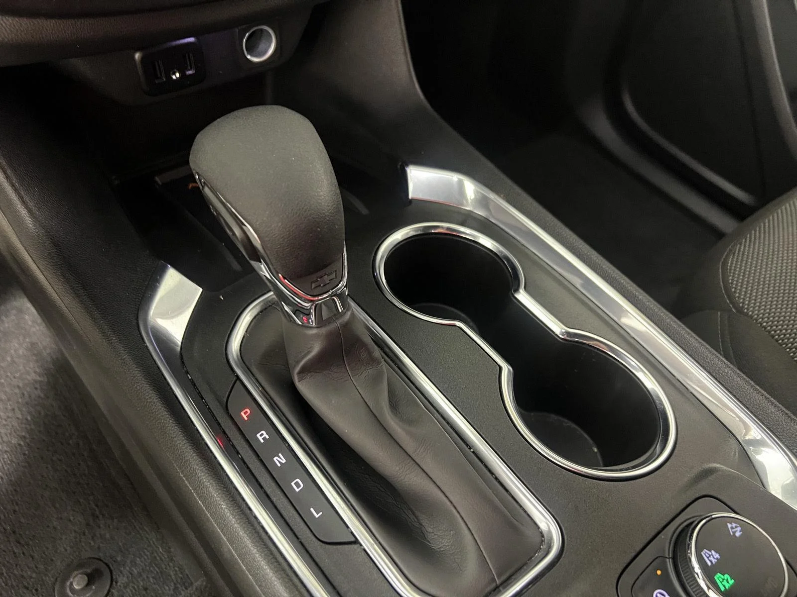 Used 2023 Silver Sage Metallic Chevrolet LT Cloth image 4