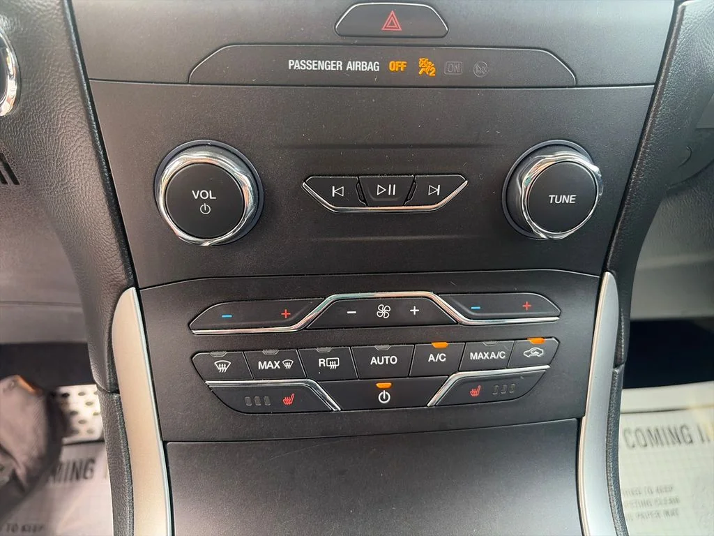 Used 2020 Oxford White Ford SEL image 18