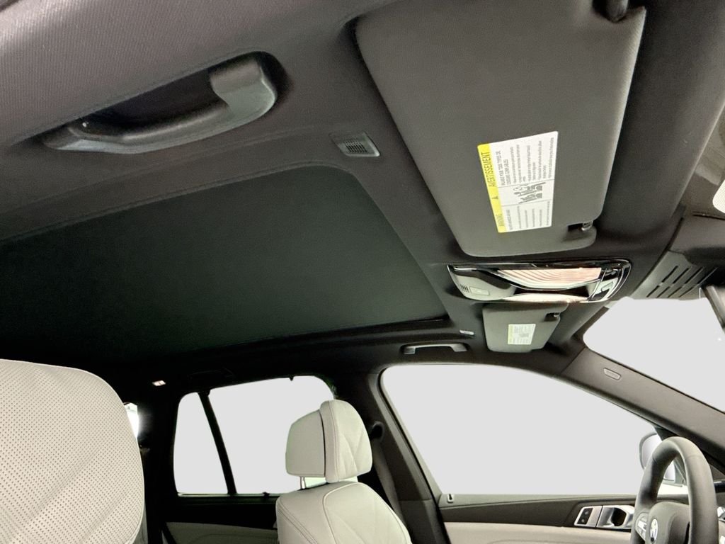 New 2026 White Metallic BMW xDrive50e image 17