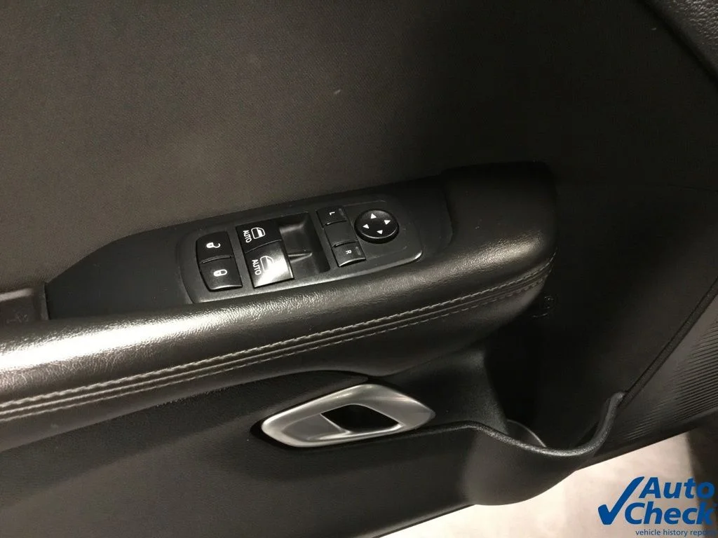 Used 2018 Silver Dodge SXT image 18