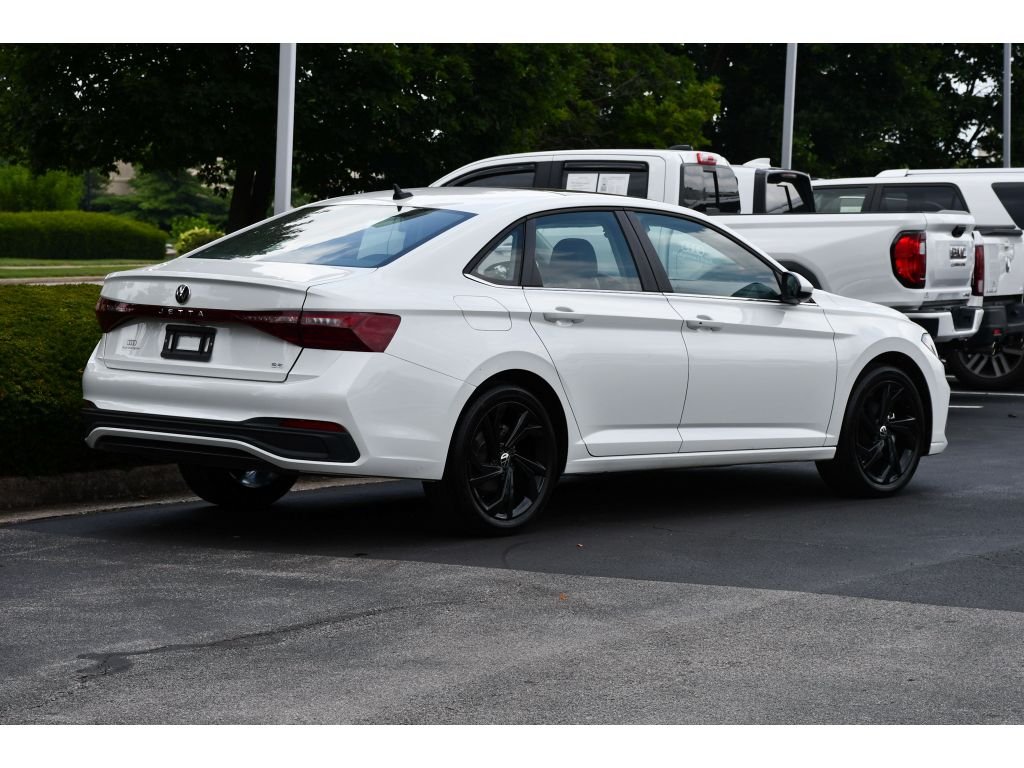 Used 2025 Opal White Pearl Volkswagen SE image 4