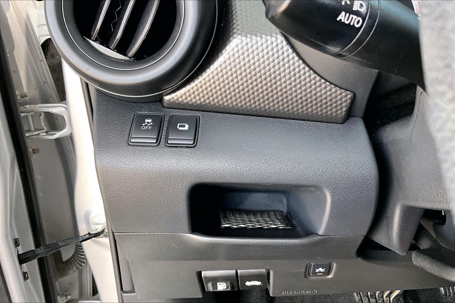 Used 2019 Brilliant Silver Metallic Nissan S image 32