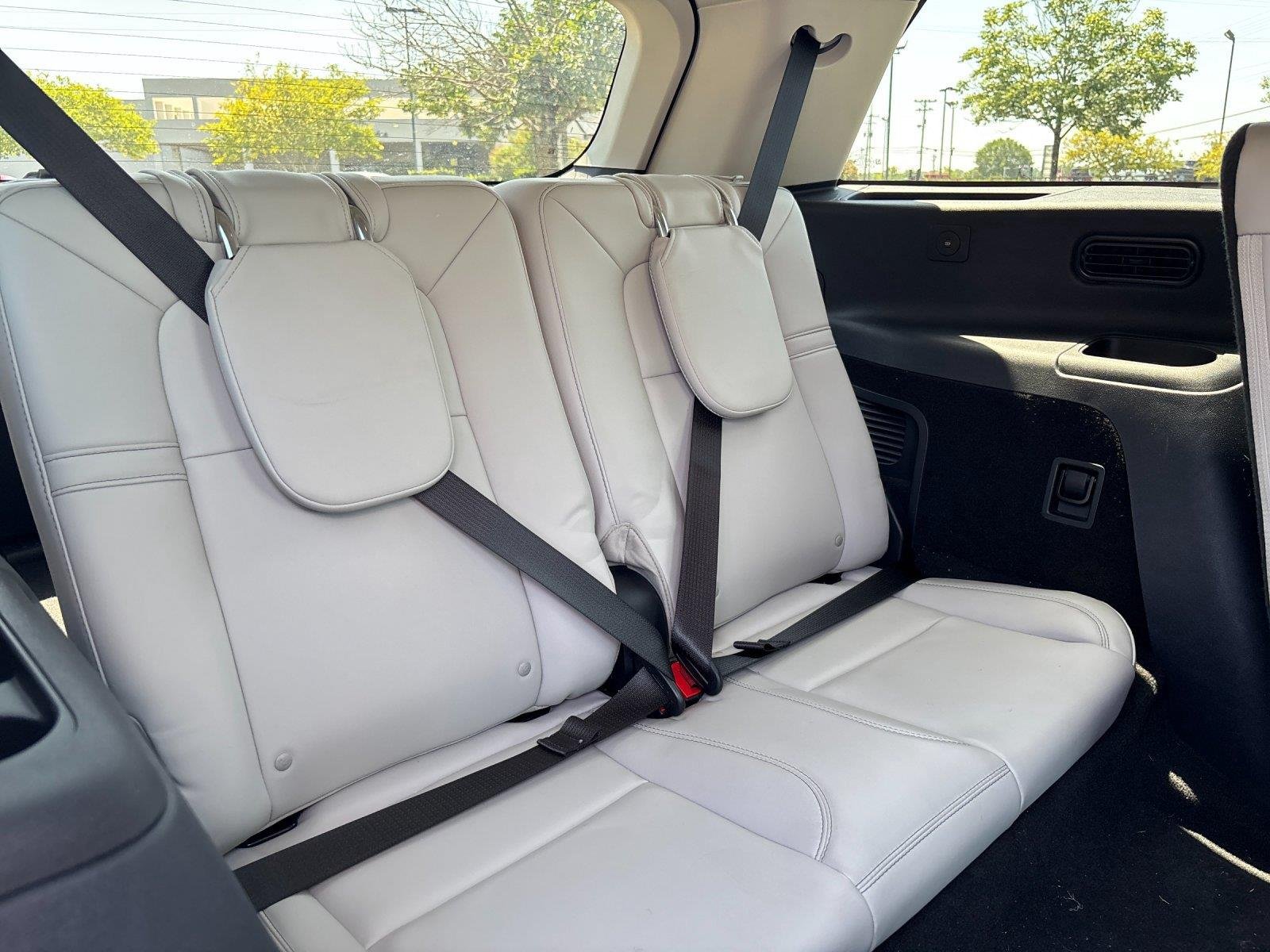 Used 2025 Pristine White Metallic Tri-Coat Lincoln Premiere image 39