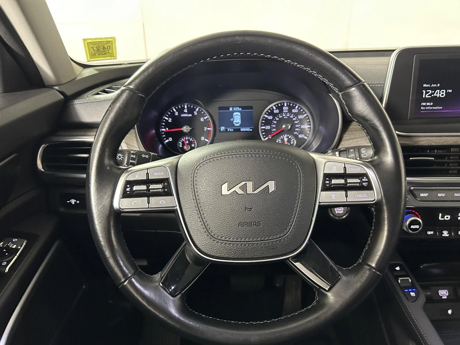 Used 2022 White Pearl Kia EX image 32