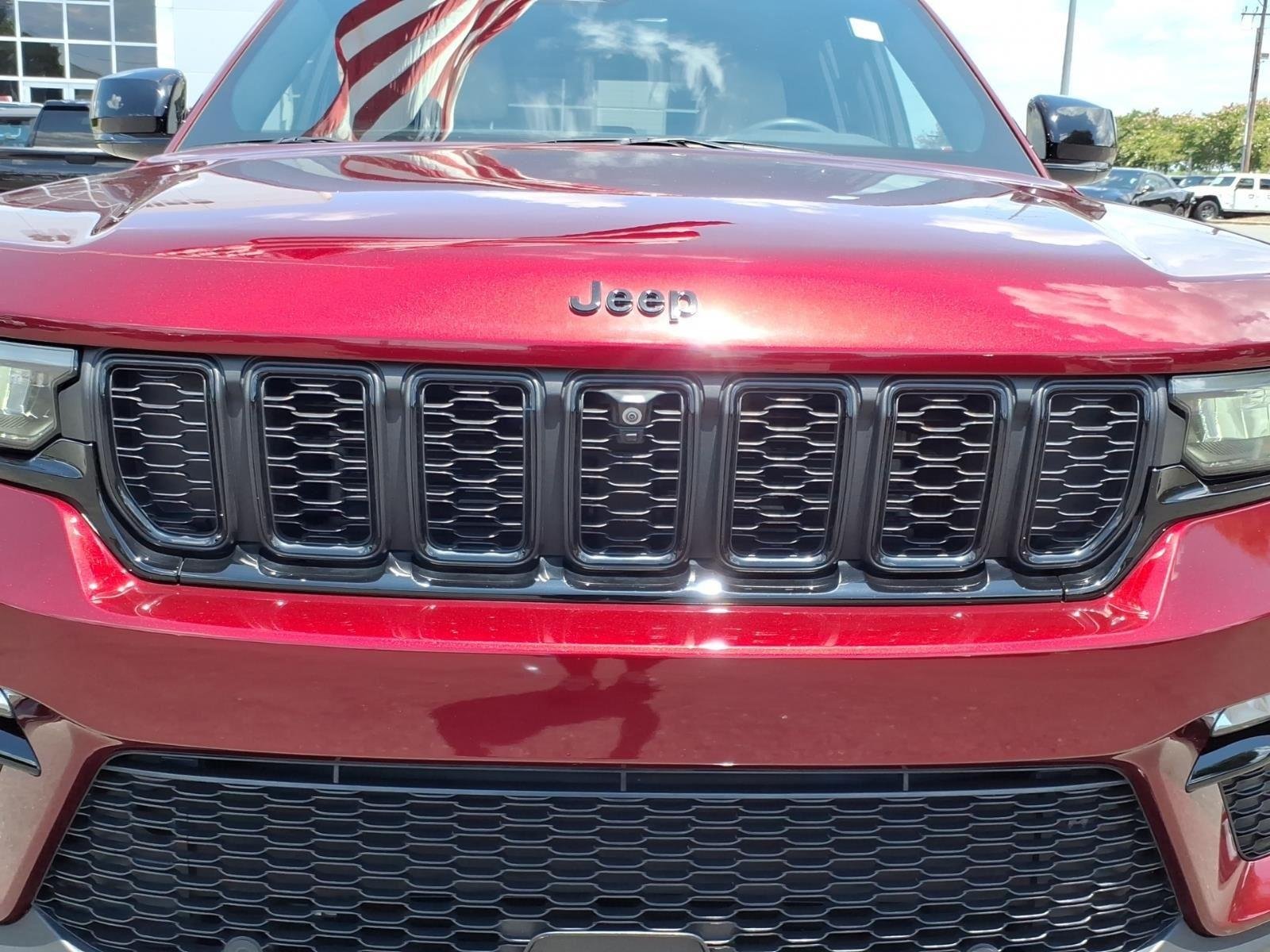 Used 2023 Velvet Red Pearlcoat Jeep Limited image 15