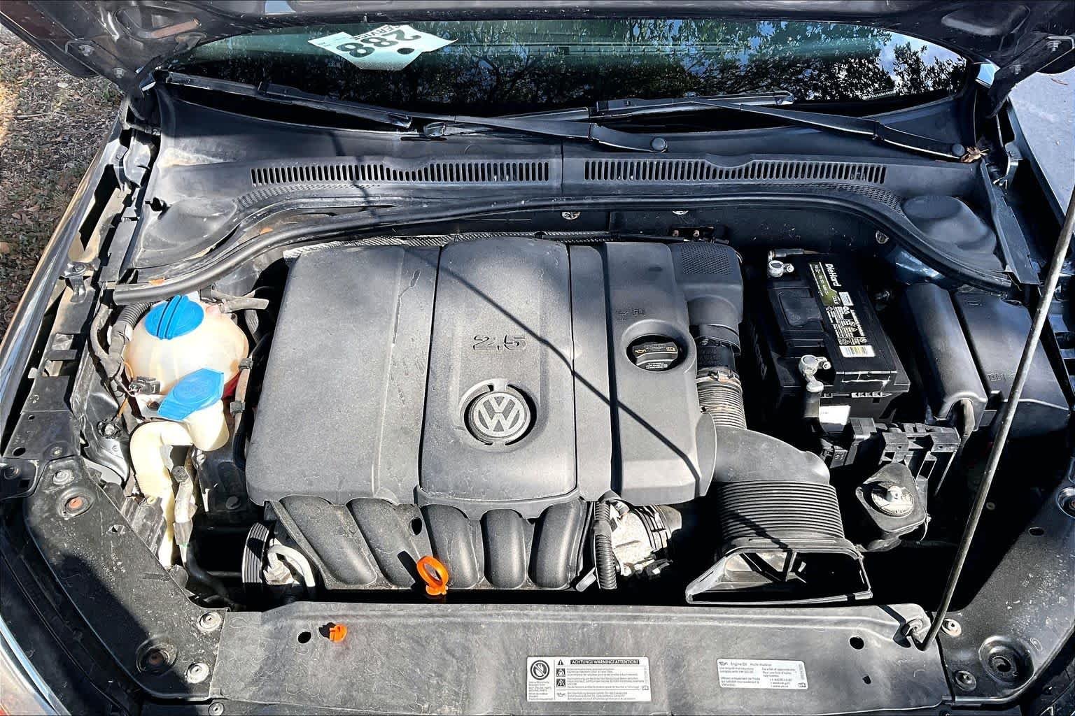 Used 2013 Platinum Gray Metallic Volkswagen SE image 32