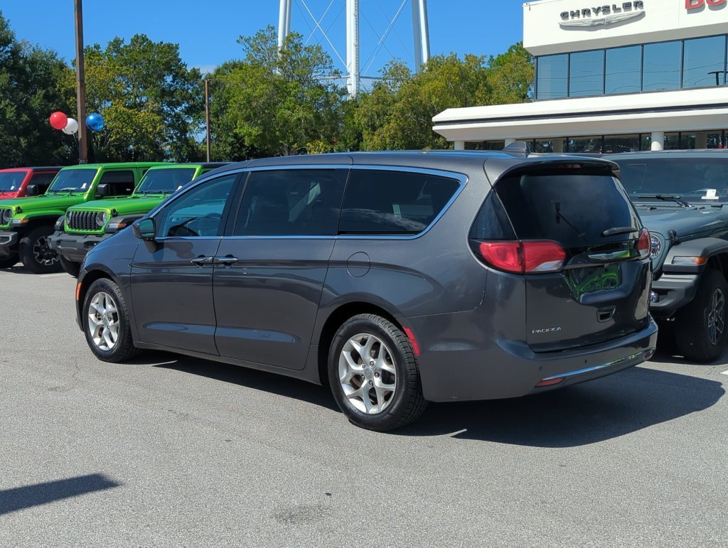 Used 2019 Gray Chrysler Touring Plus image 4