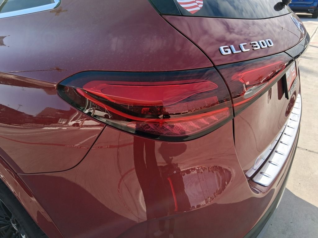 New 2026 MANUFAKTUR Patagonia Red Metallic Mercedes-Benz GLC 300 image 40