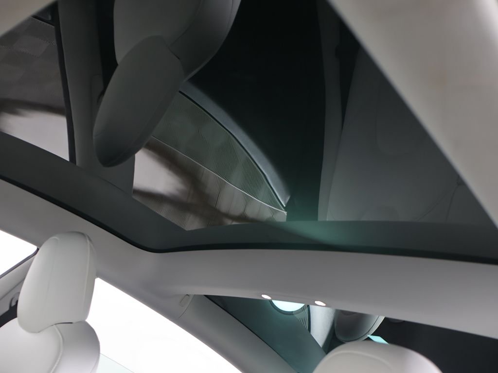 Used 2022 White Tesla Long Range image 21