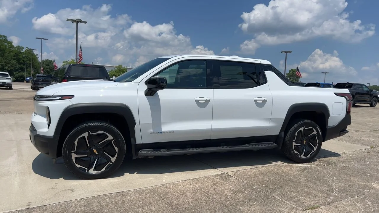 2026 Chevrolet Silverado EV LT - Photo 64