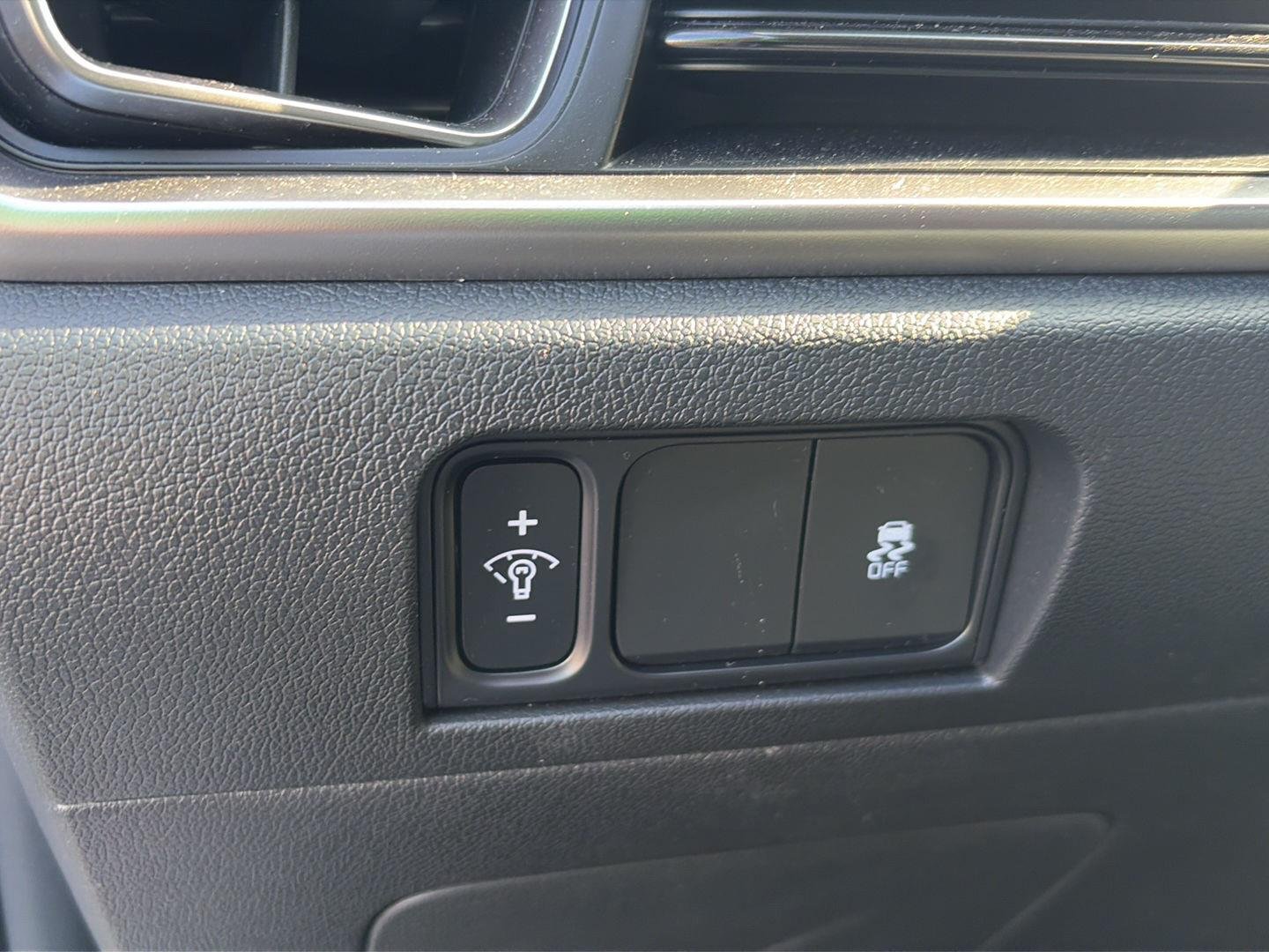 Used 2025 Glacial White Pearl Kia S image 8