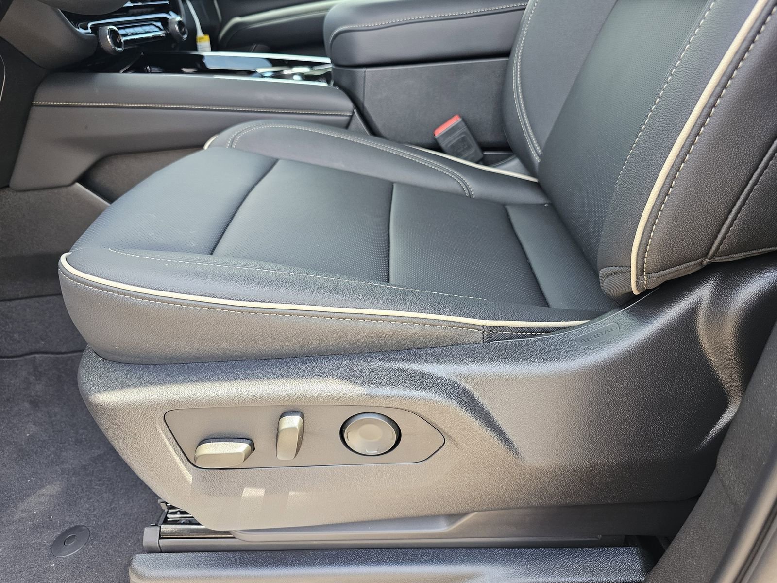 2025 Chevrolet Suburban Premier - Photo 15