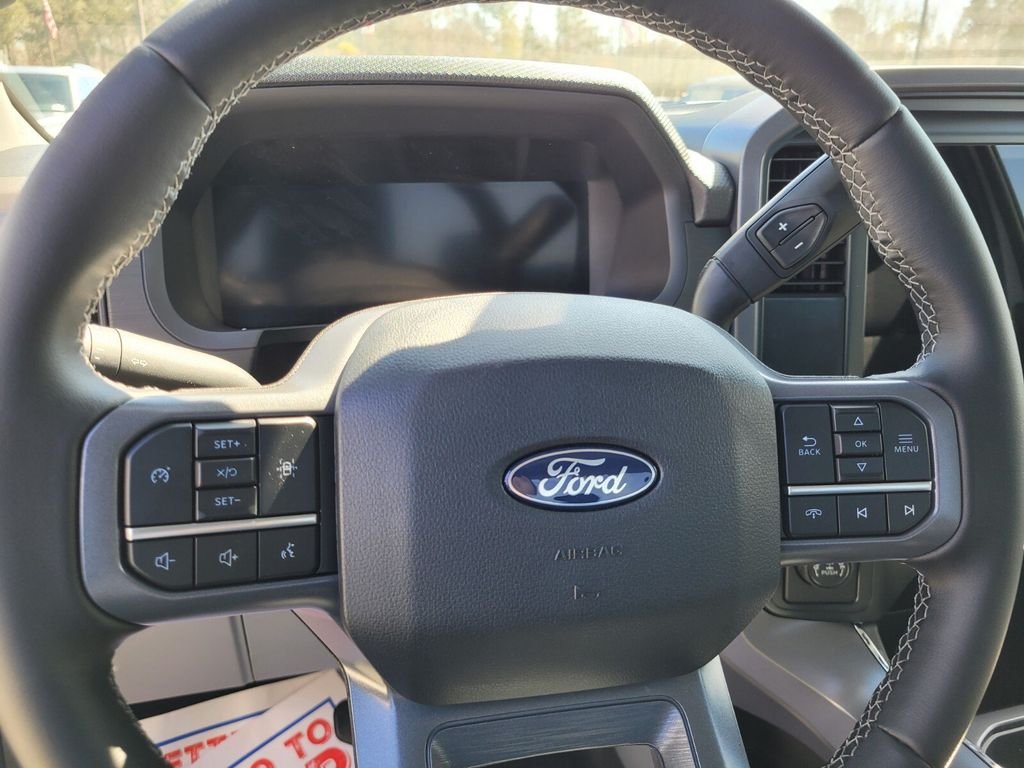 New 2025 Oxford White Ford XLT image 40