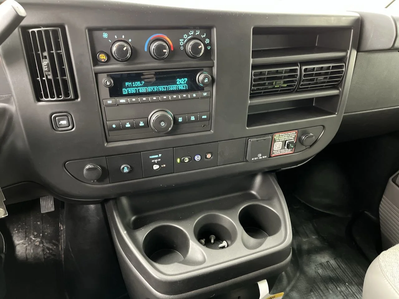2025 GMC Savana Cargo Work Van - Photo 13