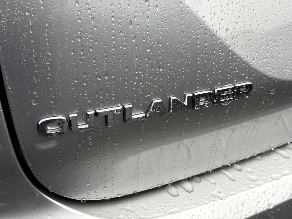 2025 Mitsubishi Outlander Plug-in Hybrid SEL - Photo 15