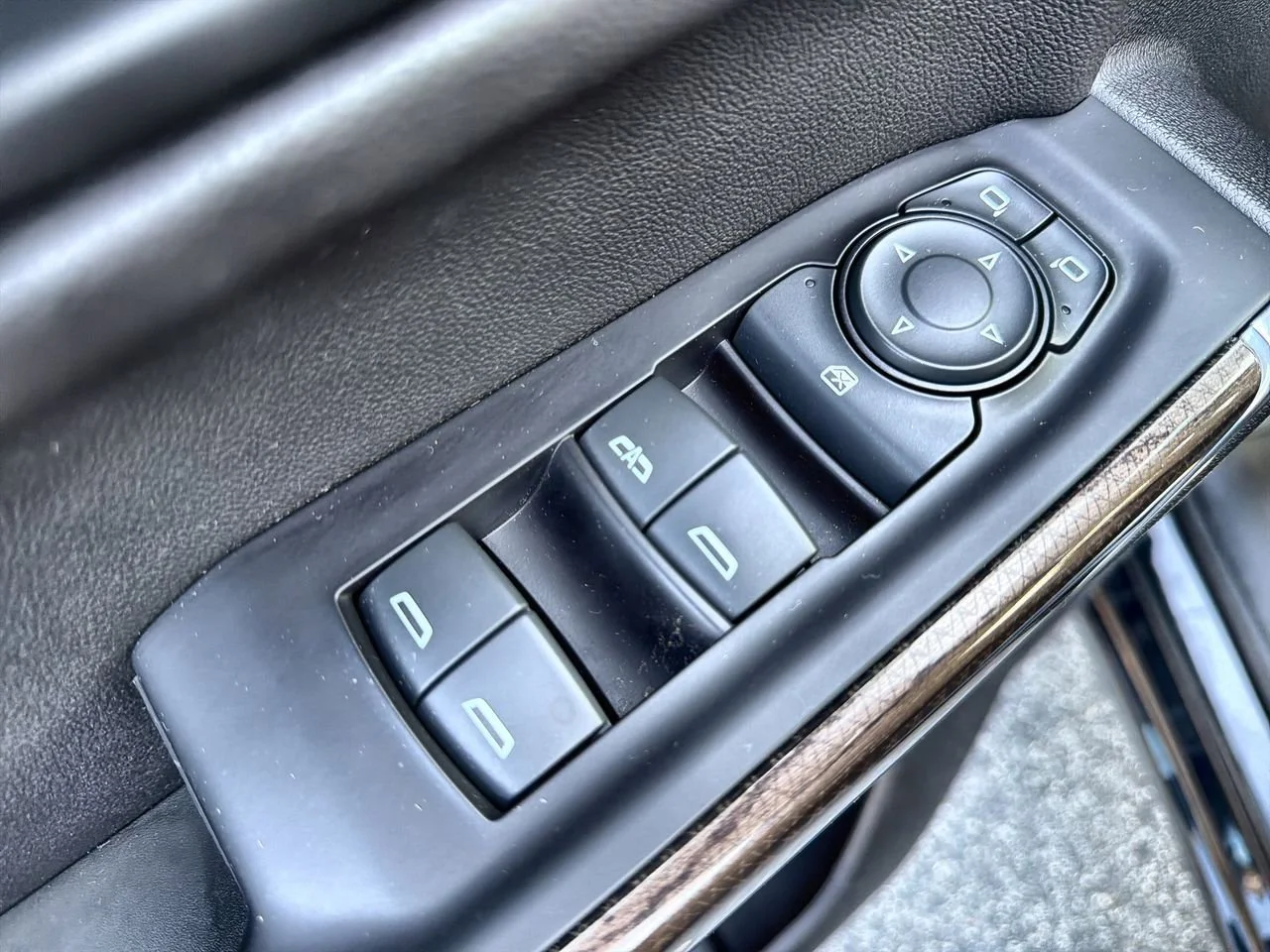 Used 2019 BLACK Chevrolet LT image 19