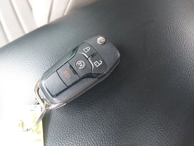Used 2022 Silver Ford XLT image 33