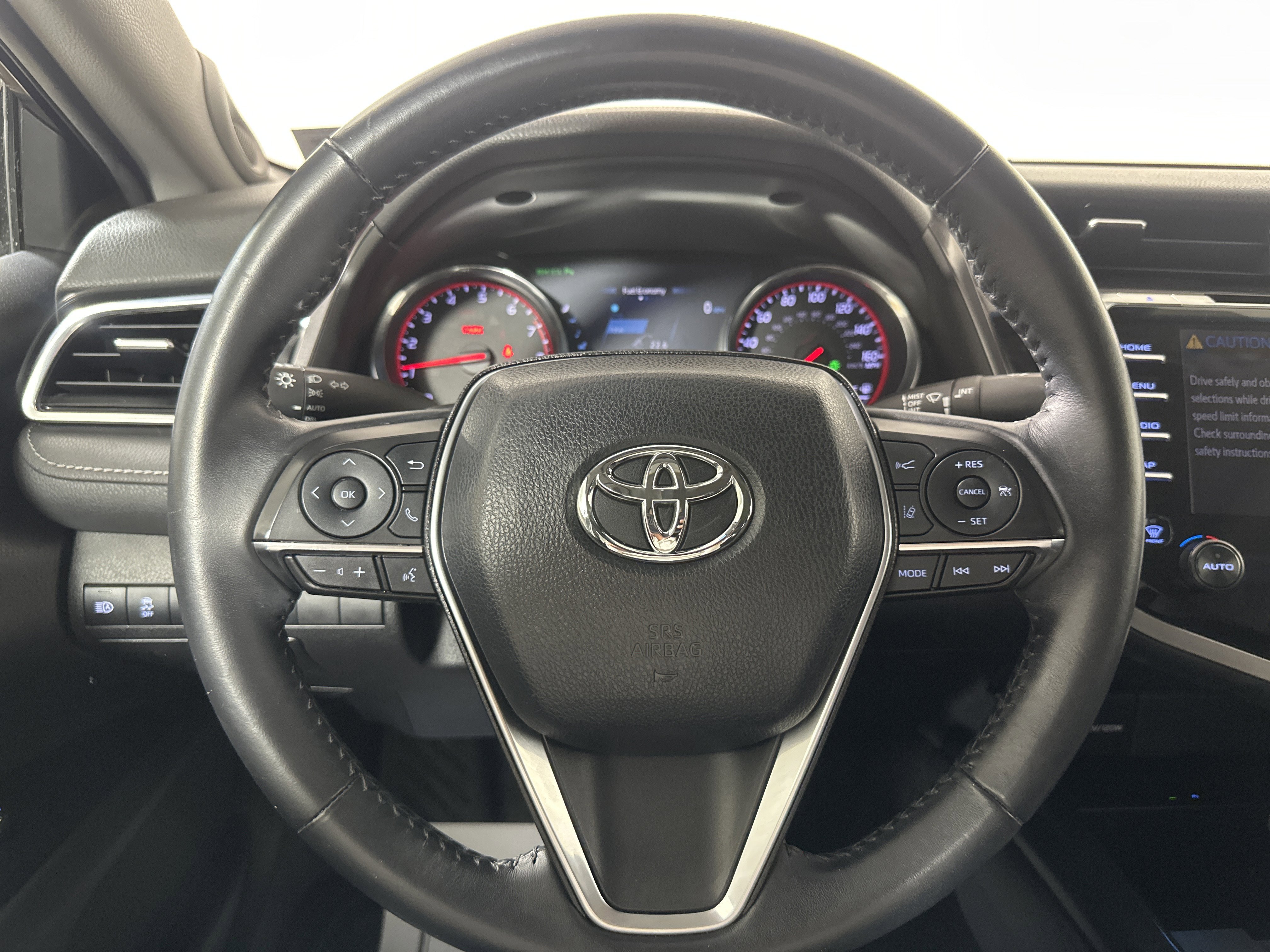Used 2018  Toyota  image 12