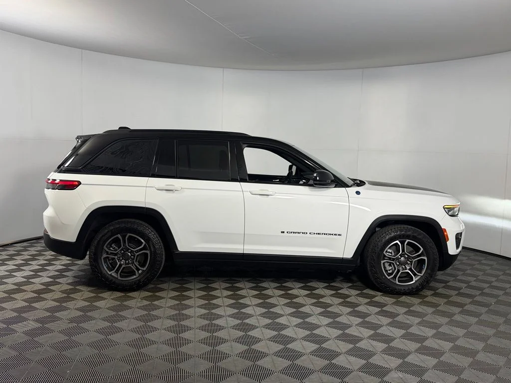 Used 2023 White Jeep Trailhawk 4xe image 5