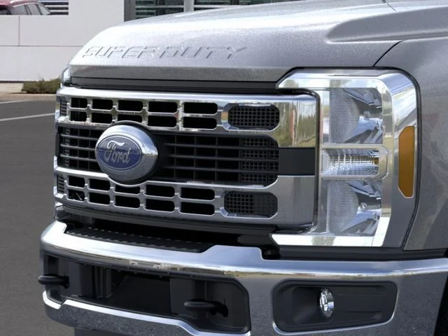 New 2025 Gray Metallic Ford XLT image 17