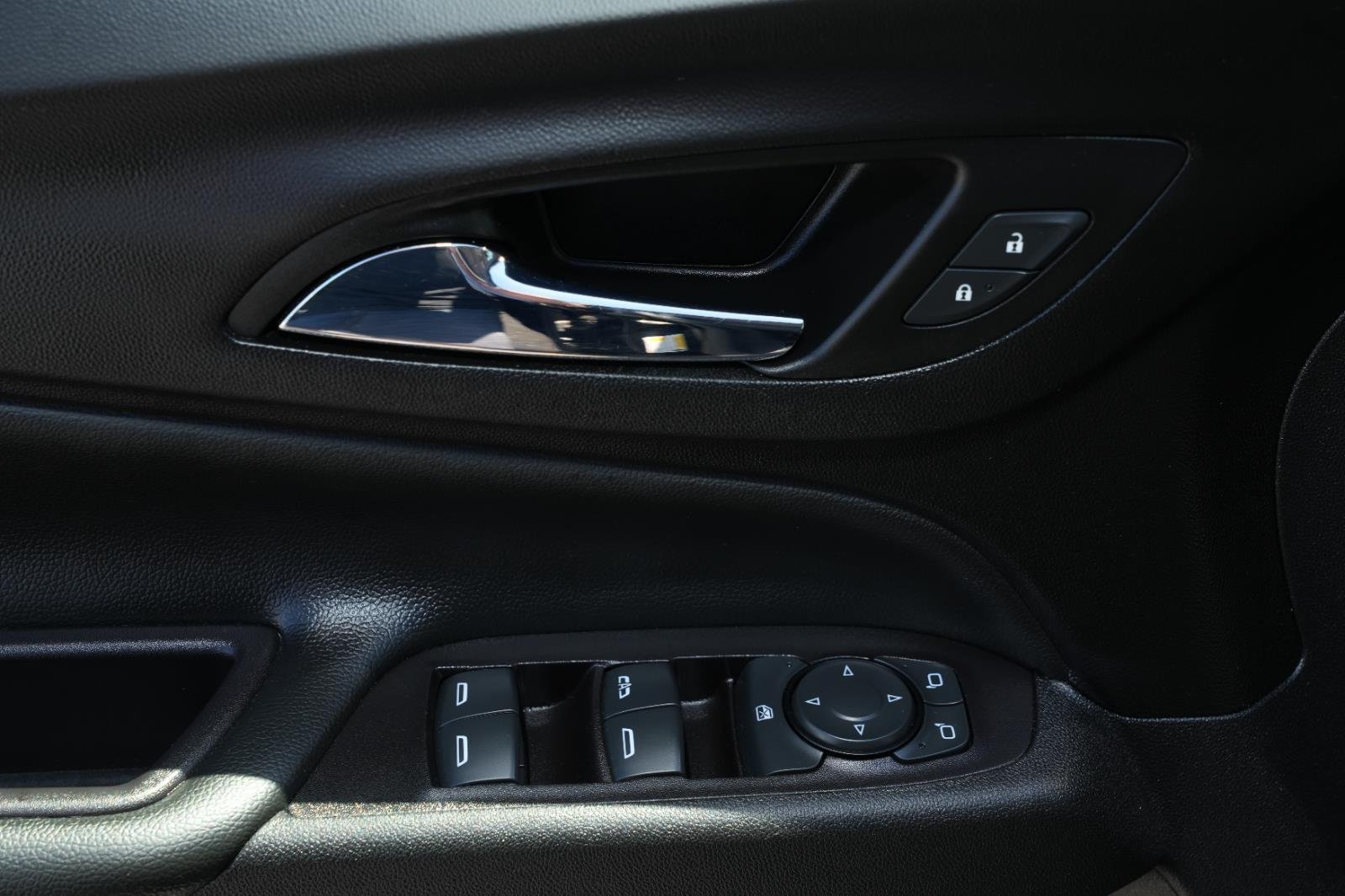 Used 2021 MOSAIC BLACK METALLIC Chevrolet LT image 16