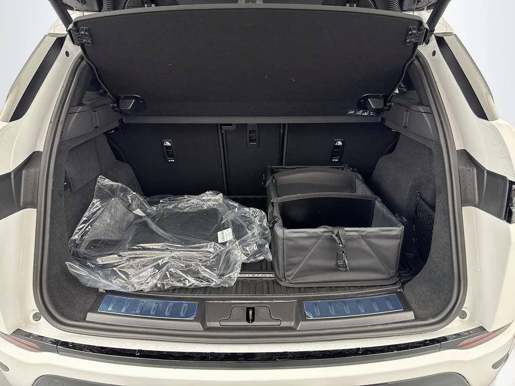 New 2026 Fuji White Land Rover Hoxton Edition image 27