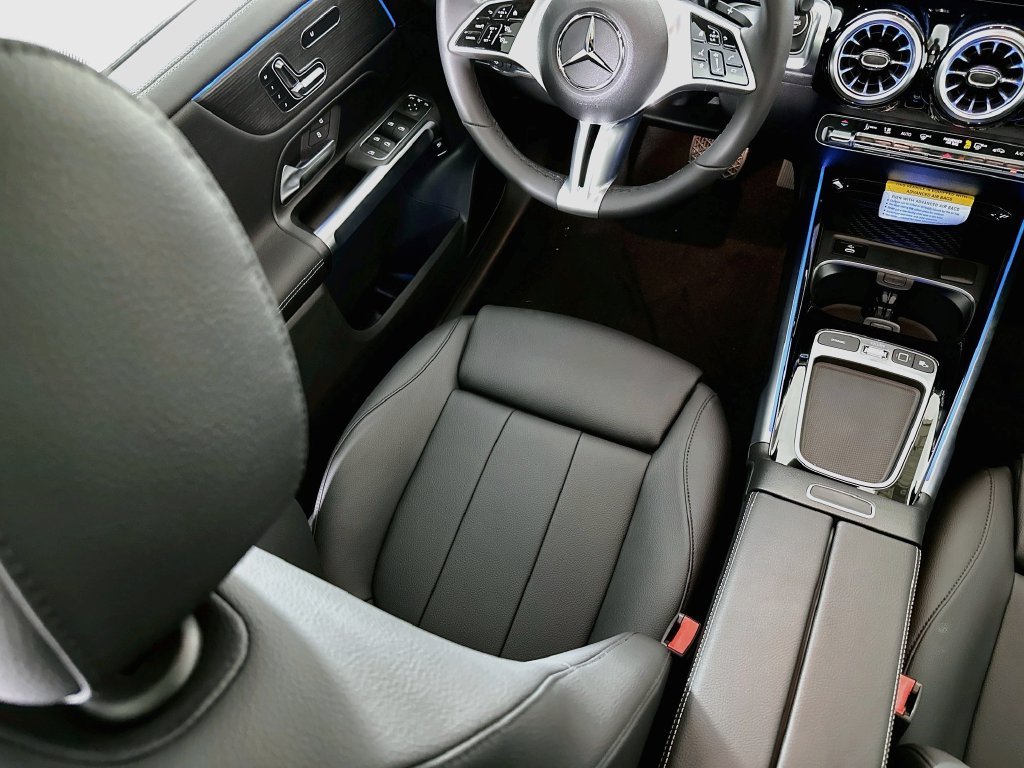 New 2026 Mountain Grey Metallic Mercedes-Benz GLB 250 image 21