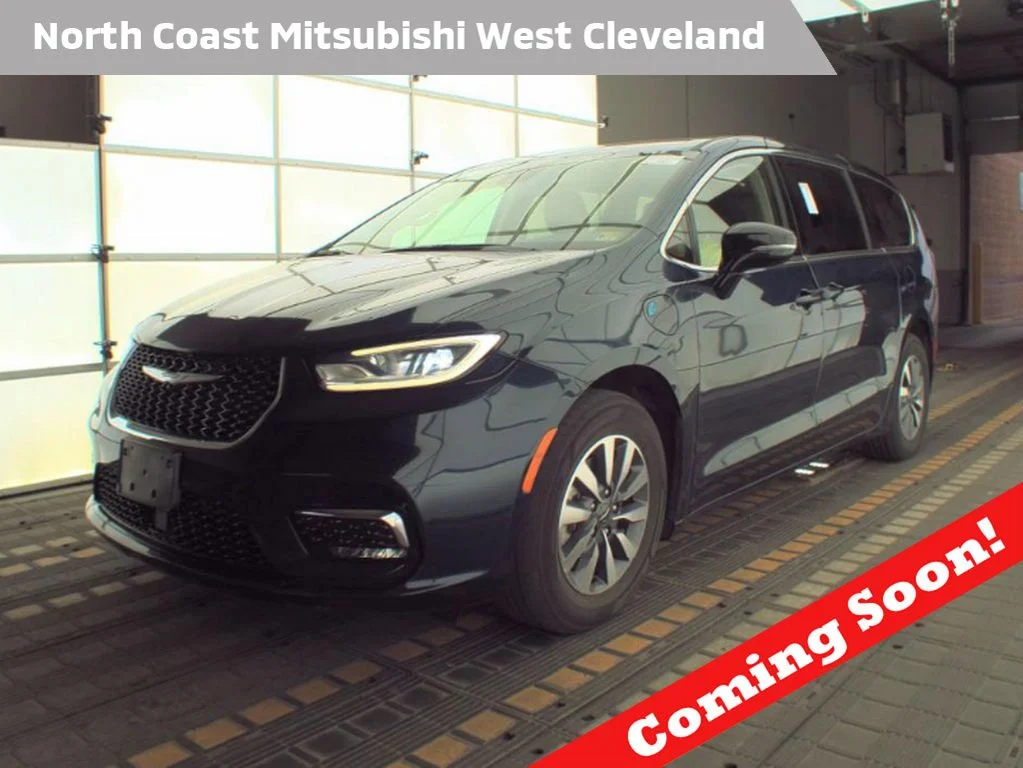 2024 Chrysler Pacifica Hybrid Select PHEV's photo