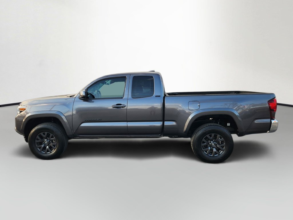 Used 2022 Gray Toyota SR5 image 4