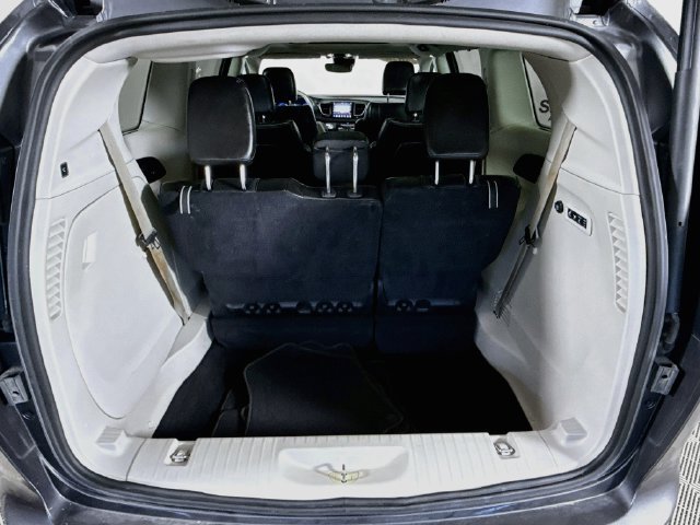 Used 2020 Gray Chrysler Limited image 26