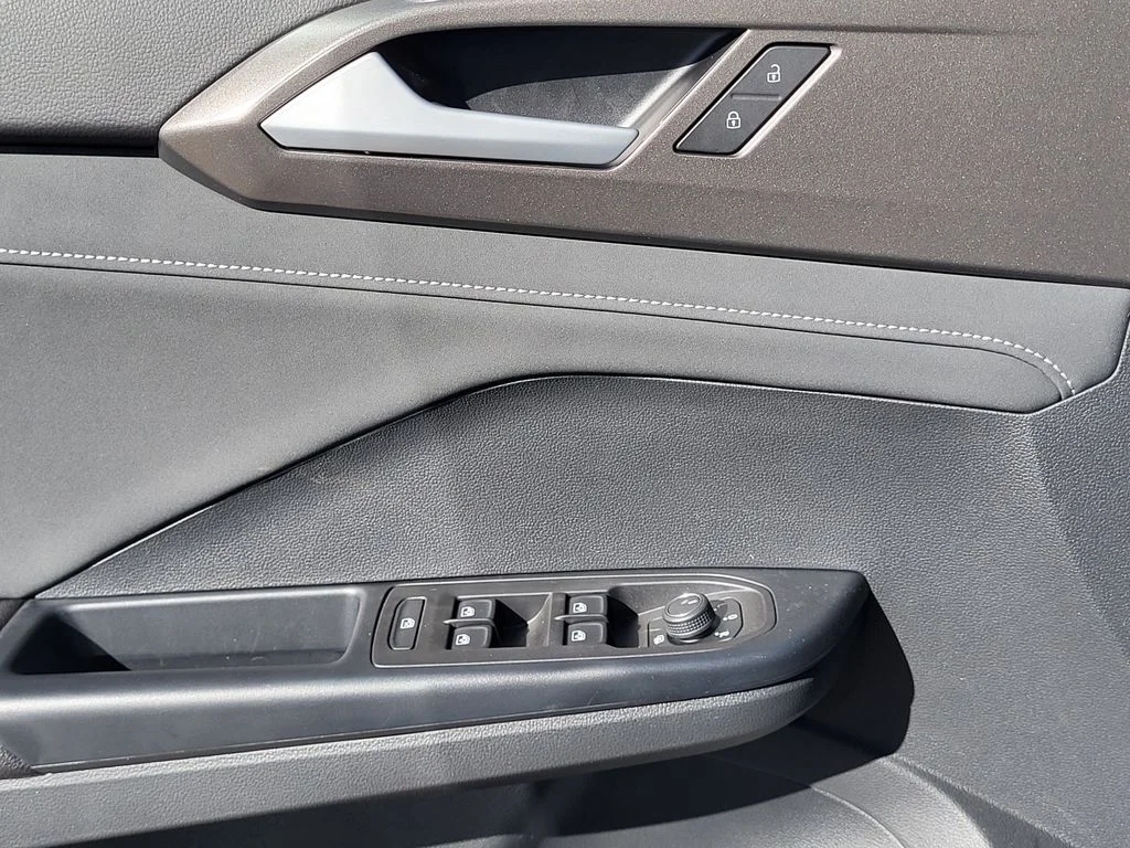 New 2026 Monument Gray W/Deep Black Roof Volkswagen 1.5T SE Black image 8