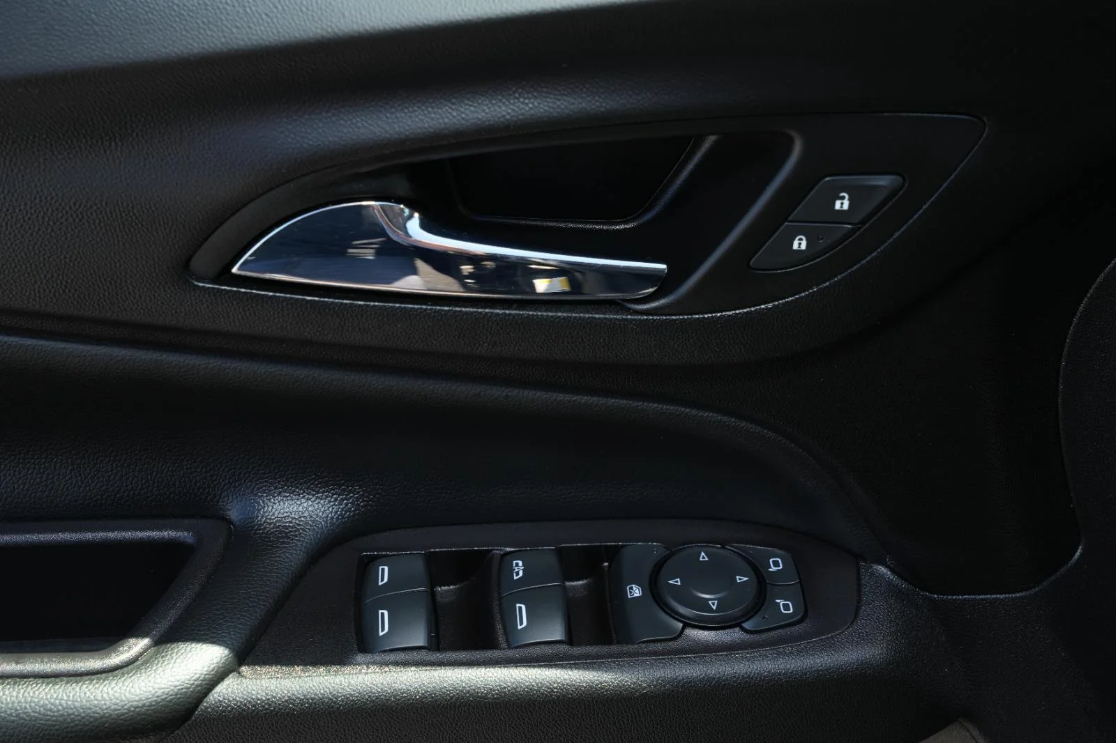 Used 2021 MOSAIC BLACK METALLIC Chevrolet LT image 16
