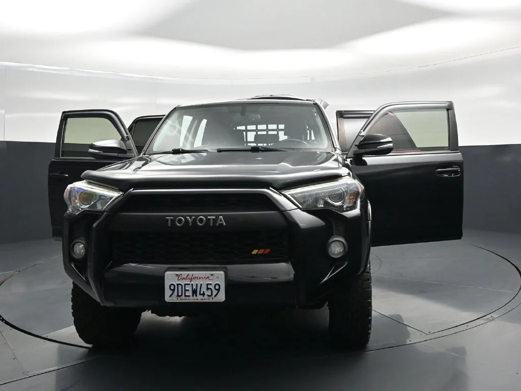 Used 2018 Black Toyota SR5 Premium image 30