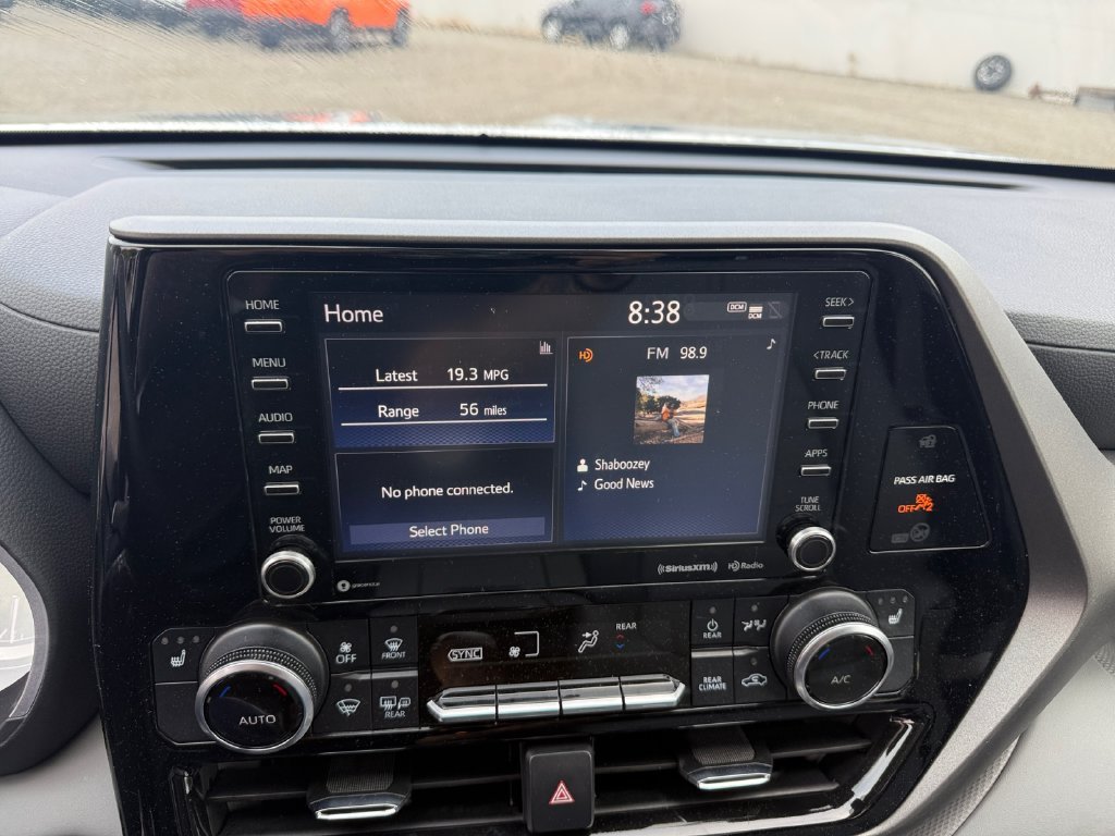 Used 2022 Silver Toyota XLE image 20
