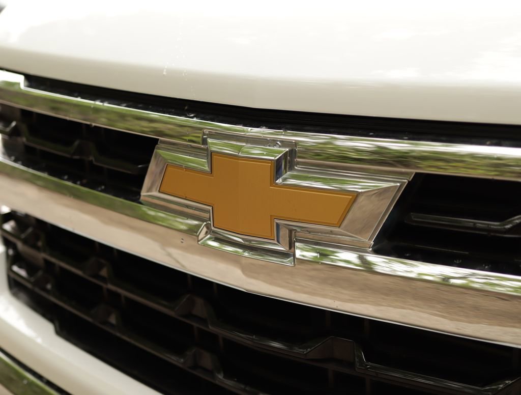 Used 2023 Summit White Chevrolet LT image 32
