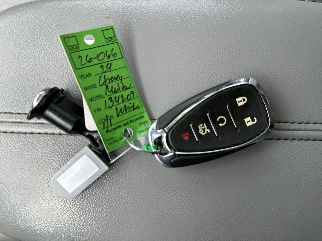 Used 2024 Summit White Chevrolet 1LT image 27
