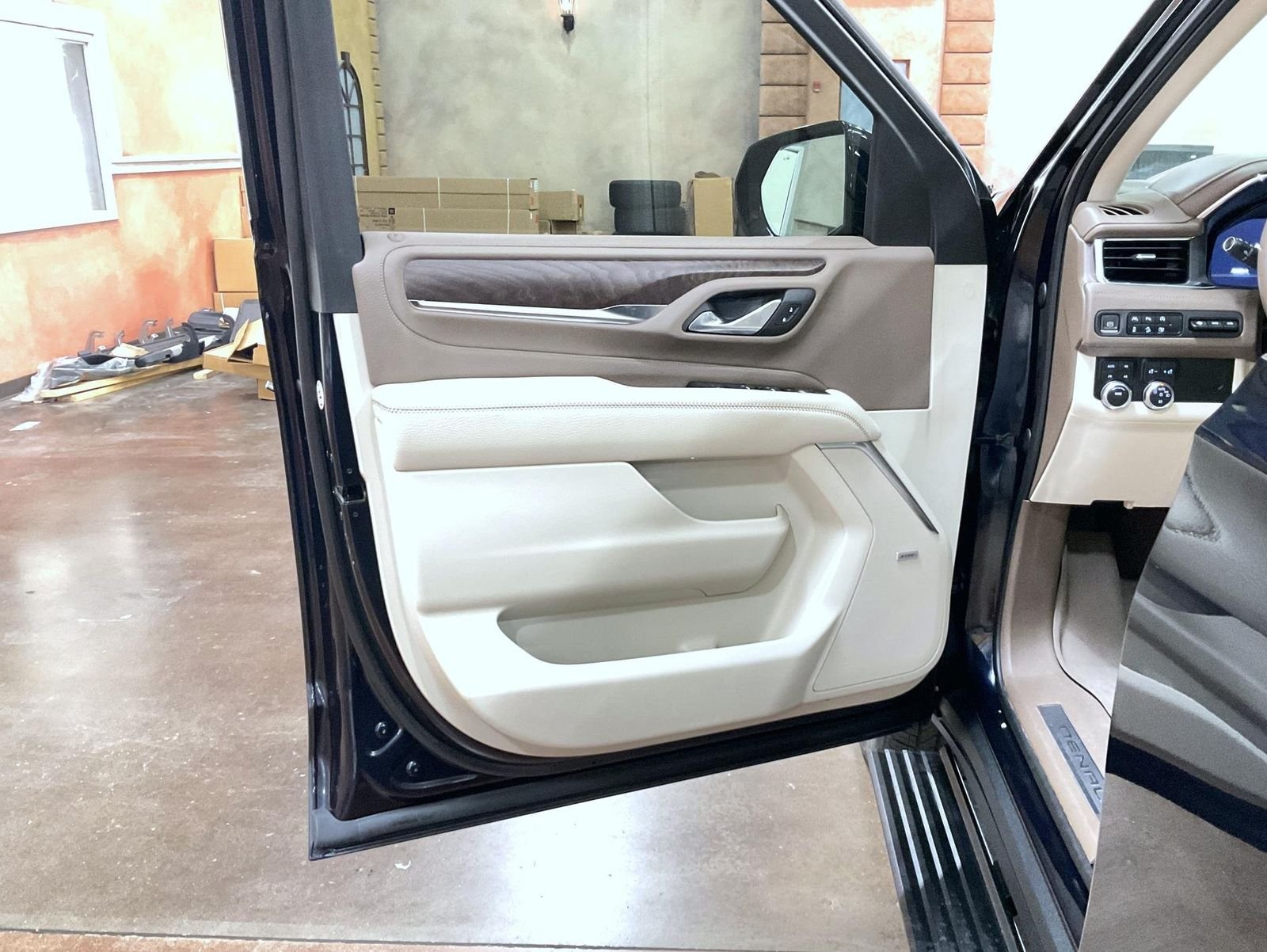 Used 2023 Blue GMC Denali image 9