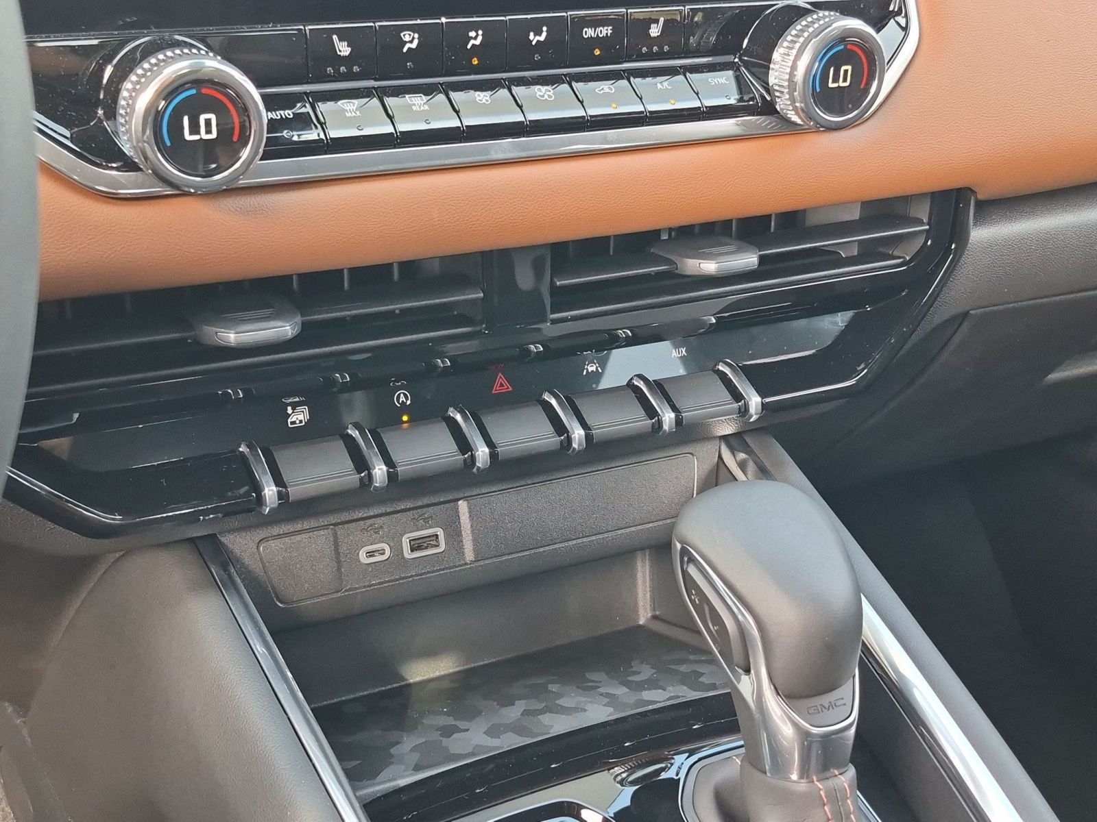 2026 GMC Canyon AT4 - Photo 11