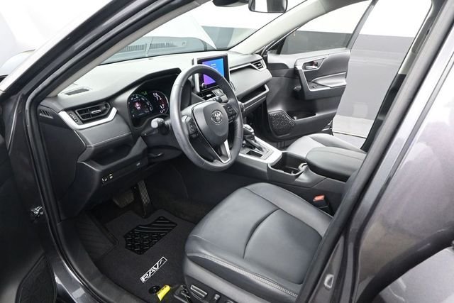 Used 2024 Magnetic Gray Metallic Toyota XLE Premium image 4