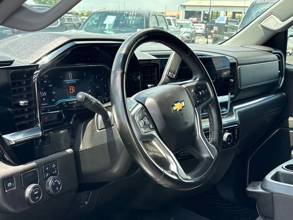 Used 2024 White Chevrolet LT image 9