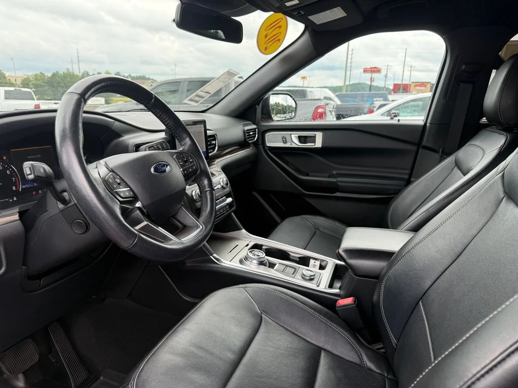 Used 2020 Red Ford Limited image 4