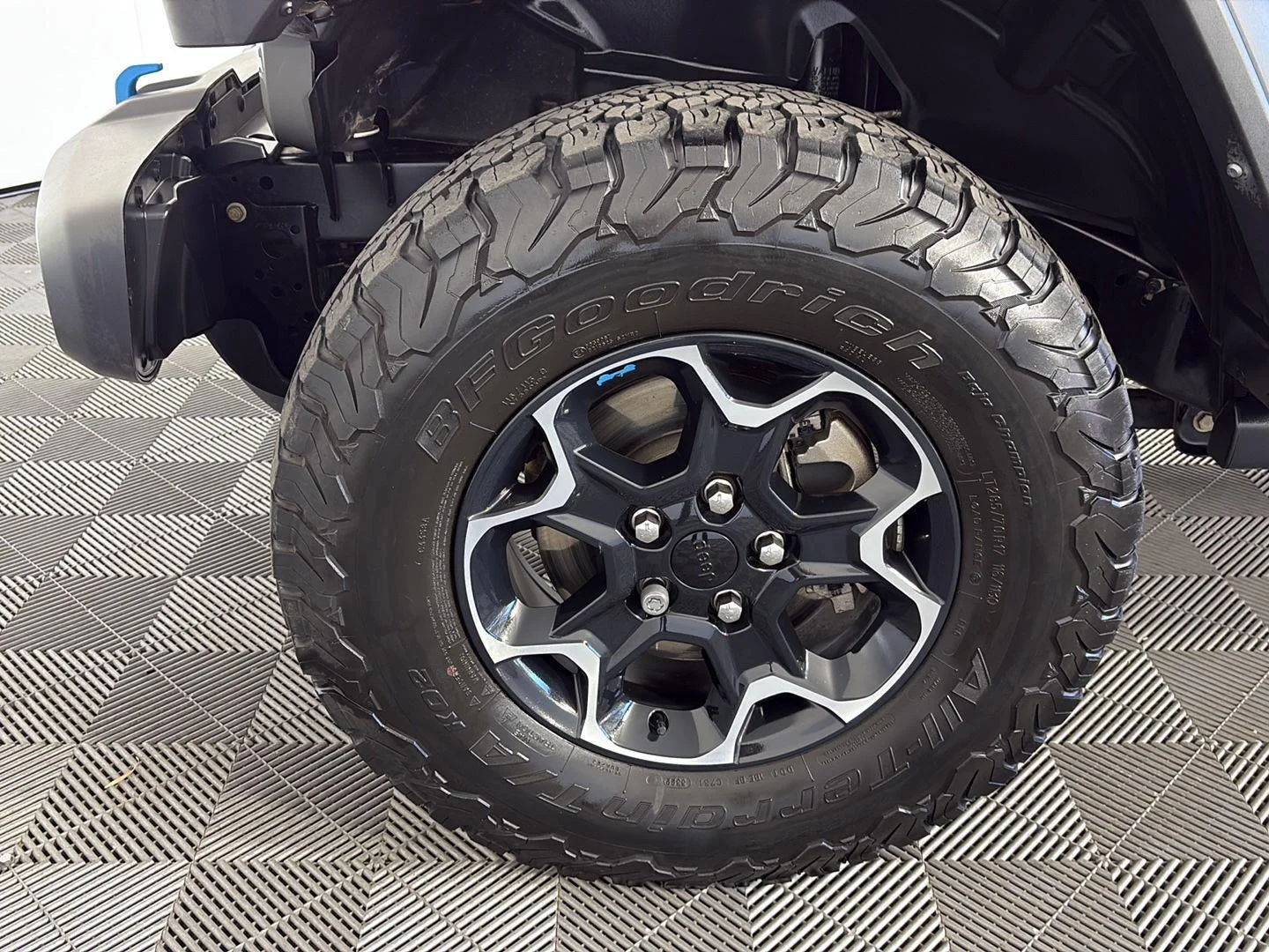 Used 2023 Sting-Gray Clearcoat Jeep Rubicon image 18
